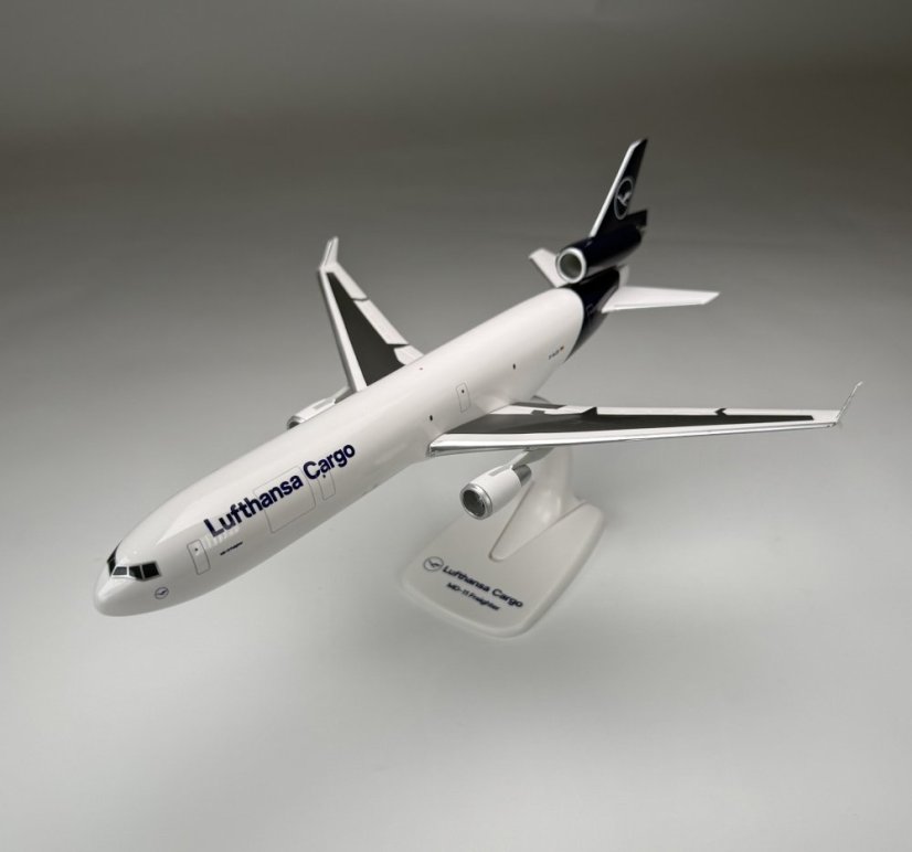 McDonnell Douglas MD11F Lufthansa Cargo D-ALCD;  1:200