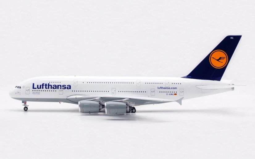 Airbus A380-800 Lufthansa D-AIMA;  1:200