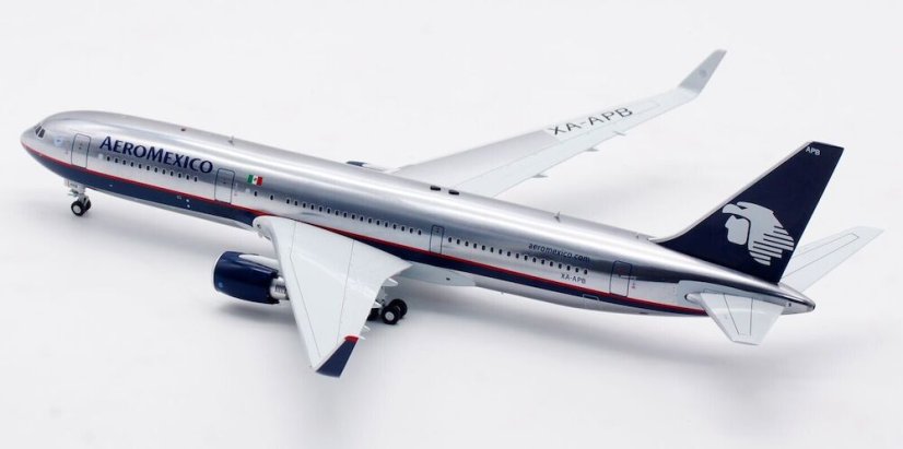 inflight 200 if763am1123p boeing 767 300er aeromexico xa apb 5