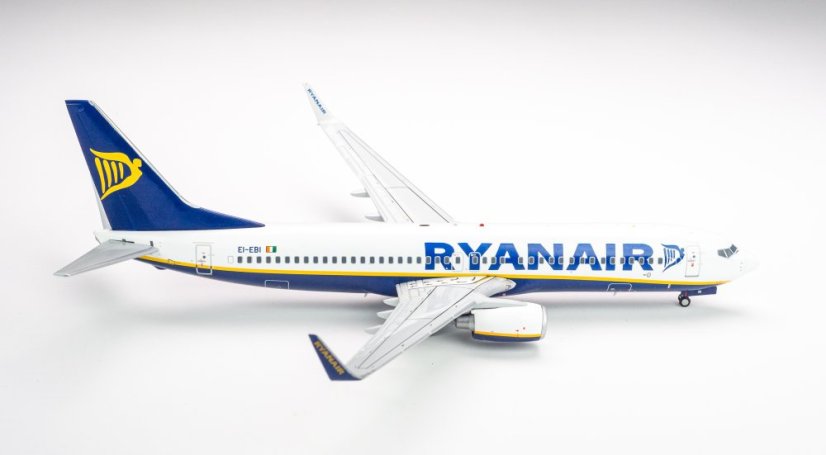 Boeing 737-800 Ryanair EI-EBI;  1:200