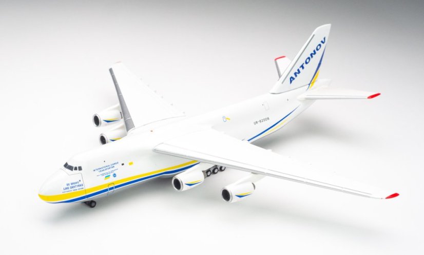 Antonov AN-124 Antonov Airlines UR-82008;  1:500