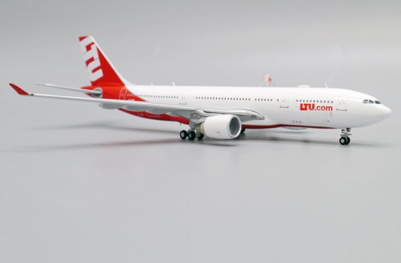 LH4208 11