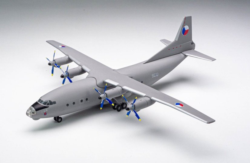 Antonov An-12 Czech Air Force 2105;  1:200