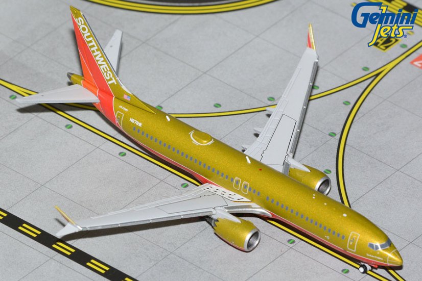 GJSWA2186 Boeing 737 MAX 8 Southwest Airlines Herbert D. Kelleher gold retro N871HK