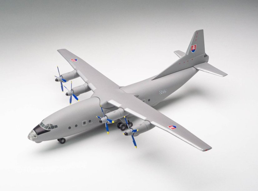 Antonov AN-12 Slovakia Air Force 2209;  1:200