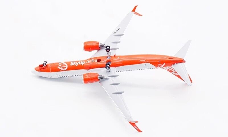Boeing 737-800 SmartWings  UR-SQG "SkyUp Hybrid" livery;  1:400