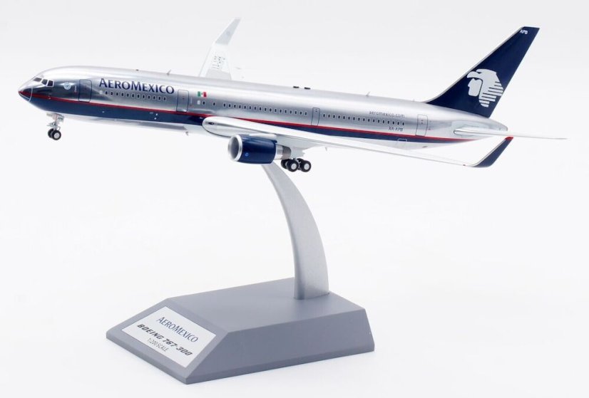 inflight 200 if763am1123p boeing 767 300er aeromexico xa apb 3