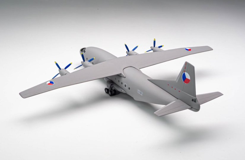 Antonov An-12 Czech Air Force 2105;  1:200