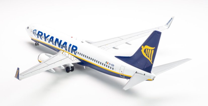 Boeing 737-800 Ryanair EI-EBI;  1:200