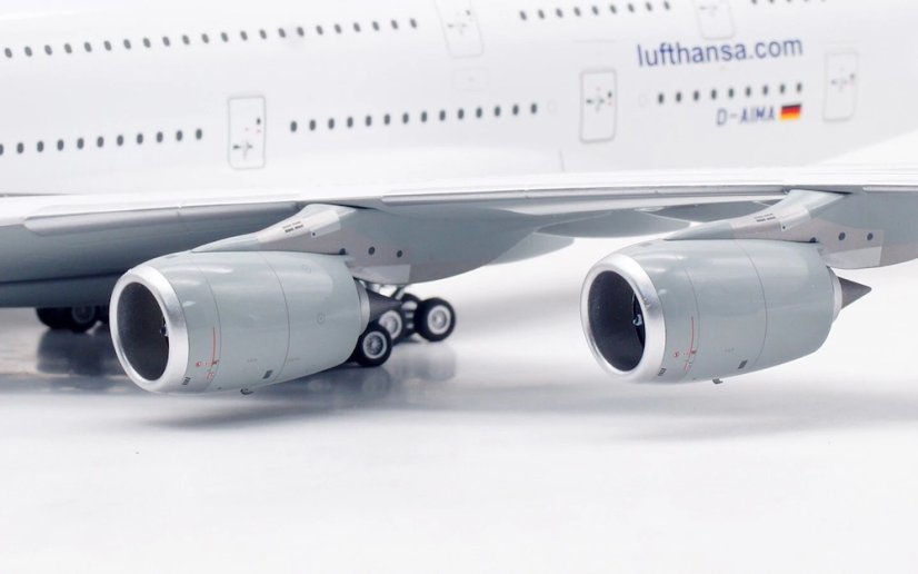 Airbus A380-800 Lufthansa D-AIMA;  1:200