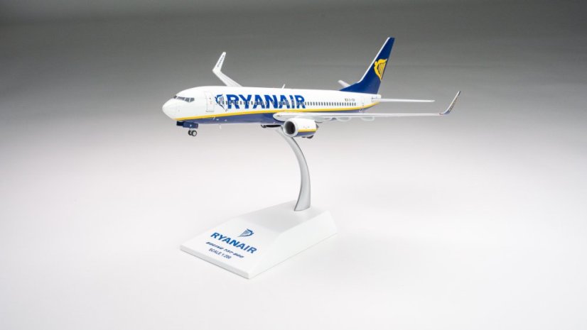 Boeing 737-800 Ryanair EI-EBI;  1:200