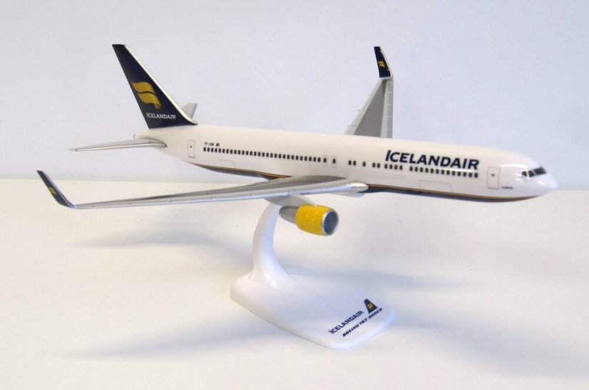 Boeing 767-300ER Icelandair TF-ISW;  1:200