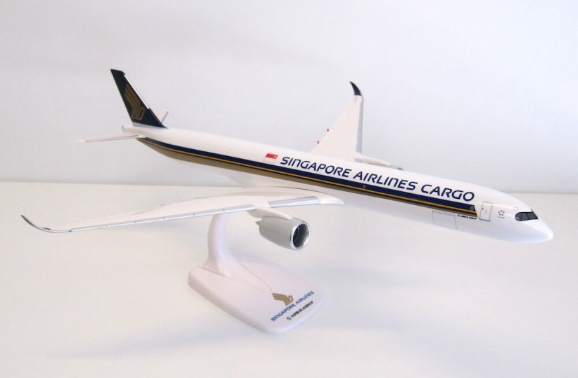 Airbus A350F Singapore Airlines Cargo;  1:200