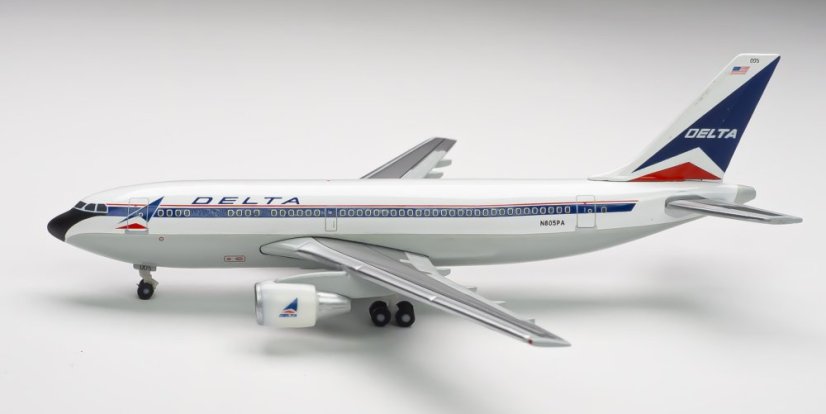Airbus A310-300 Delta Air Lines N805PA se stojánkem;  1:500
