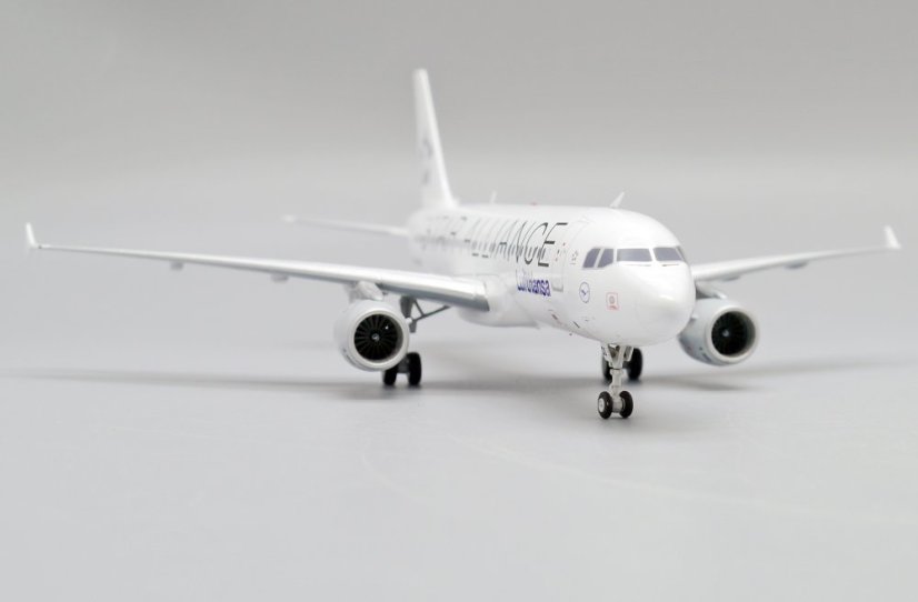 EW2320013 08