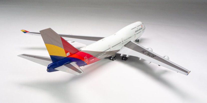 Boeing 747-400 Asiana Airlines HL7428;  1:200