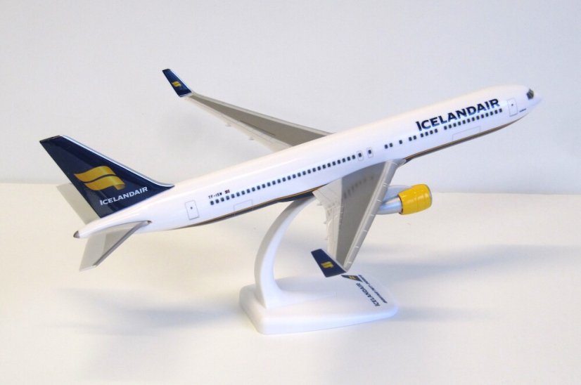 Boeing 767-300ER Icelandair TF-ISW;  1:200