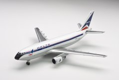 Airbus A310-300 Delta Air Lines N805PA se stojánkem;  1:500