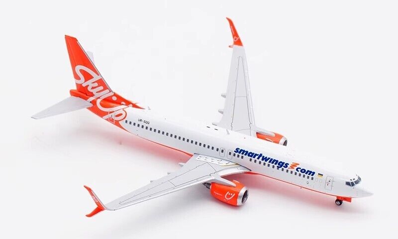 Boeing 737-800 SmartWings  UR-SQG "SkyUp Hybrid" livery;  1:400