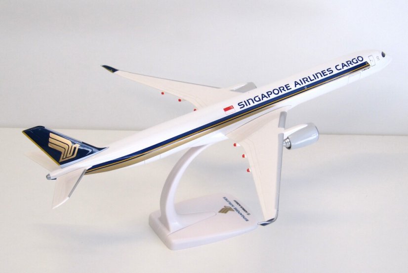 Airbus A350F Singapore Airlines Cargo;  1:200