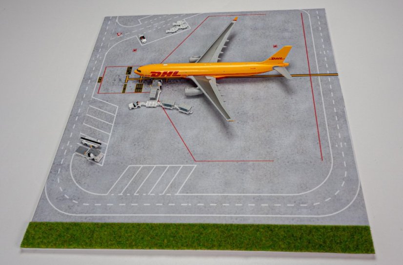 Cargo diorama set 300 x 270, DHL A330-300F;  1:400 ; Var.1/Var.2 (Varianta s "Passenger Ground Service Equipment")