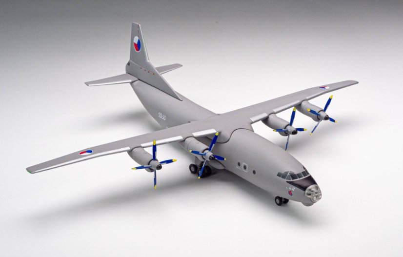Antonov An-12 Czech Air Force 2105;  1:200