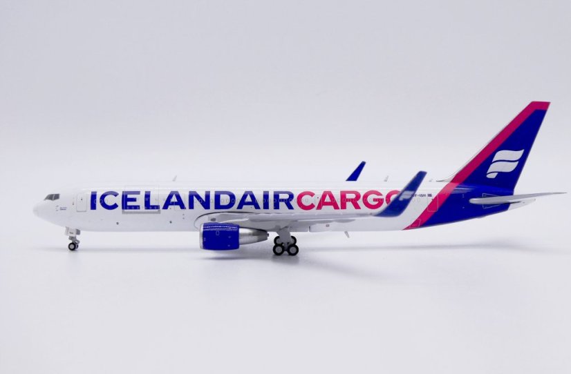 Boeing 767-300ER Icelandair Cargo TF-ISH;  1:400