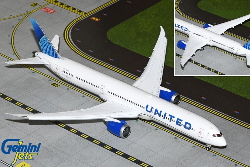 G2UAL882 United Boeing 787 10 Dreamliner flaps down