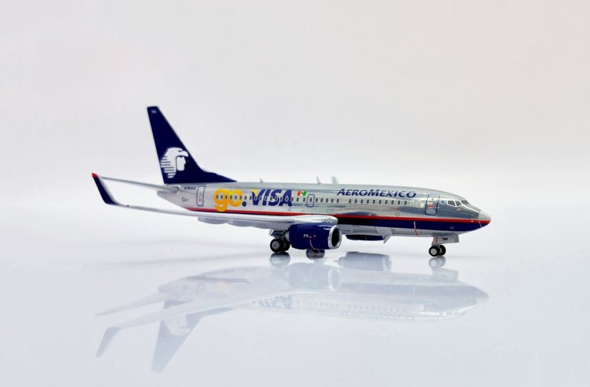 Boeing 737-700 Aeromexico N784XA "GO VISA" livery (Polished);  1:400
