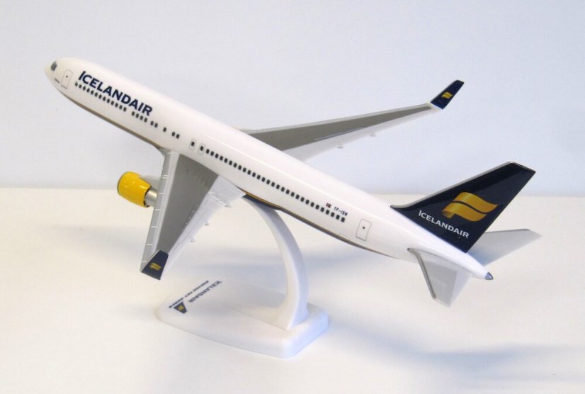 Boeing 767-300ER Icelandair TF-ISW;  1:200