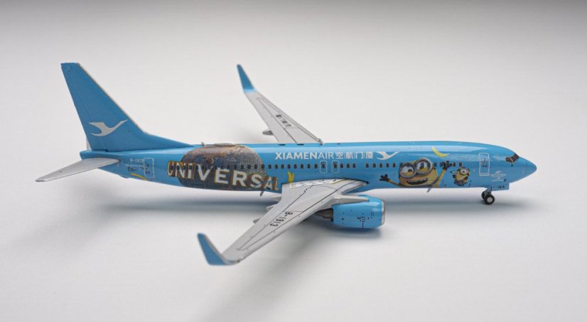 Xiamen Airlines Boeing 737-800 B-1913 "Universal Minions" livery;  1:400