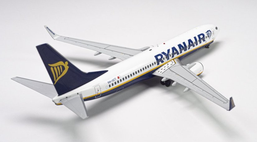 Ryanair/Malta Air Boeing 737-800 9H-QCT "Gdaňsk město svobody" livery;  1:200