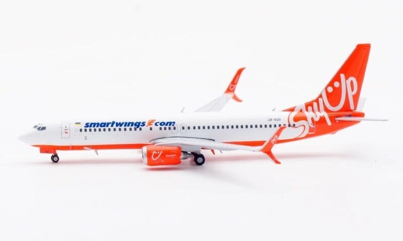 Boeing 737-800 SmartWings  UR-SQG "SkyUp Hybrid" livery;  1:400