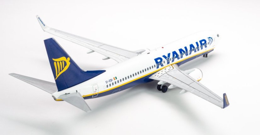 Boeing 737-800 Ryanair EI-EBI;  1:200