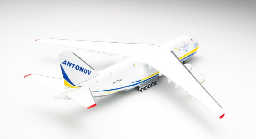 Antonov AN-124 Antonov Airlines UR-82008;  1:500
