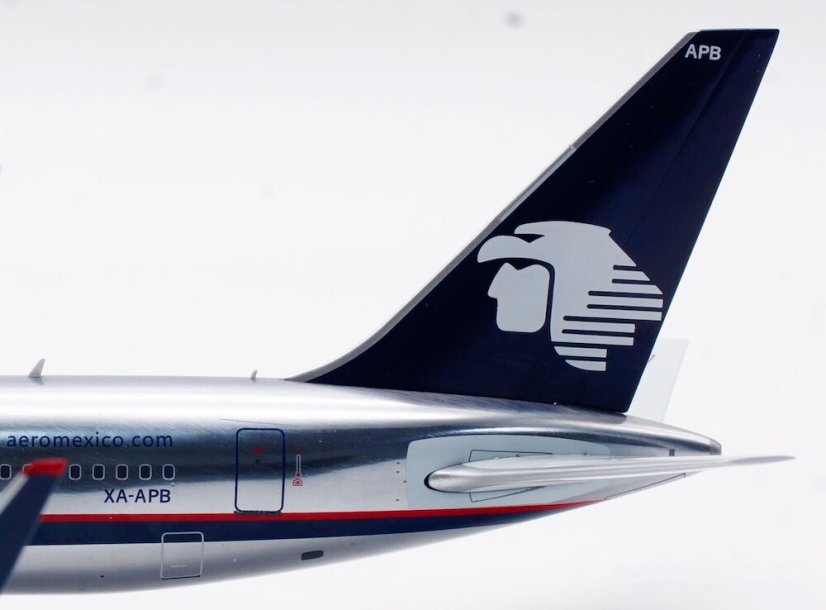 inflight 200 if763am1123p boeing 767 300er aeromexico xa apb 8
