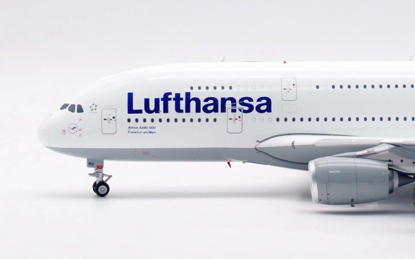 Airbus A380-800 Lufthansa D-AIMA;  1:200