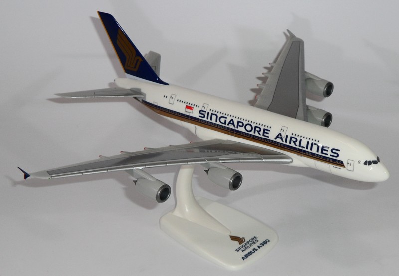 Airbus A380-800 Singapore Airlines 9V-SKU;  1:250