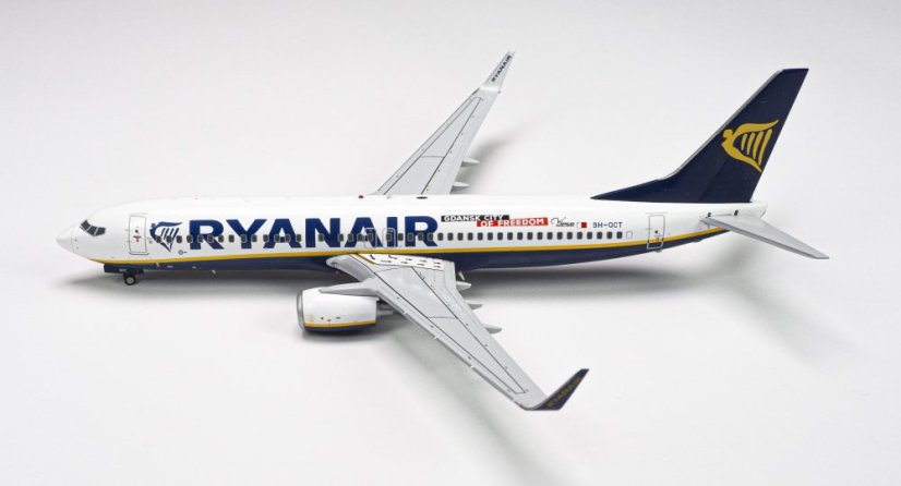 Ryanair/Malta Air Boeing 737-800 9H-QCT "Gdaňsk město svobody" livery;  1:200