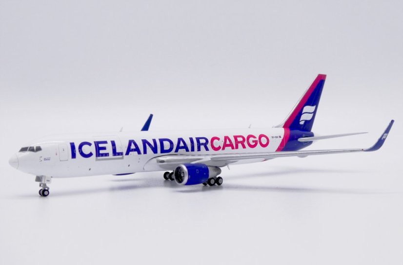 Boeing 767-300ER Icelandair Cargo TF-ISH;  1:400