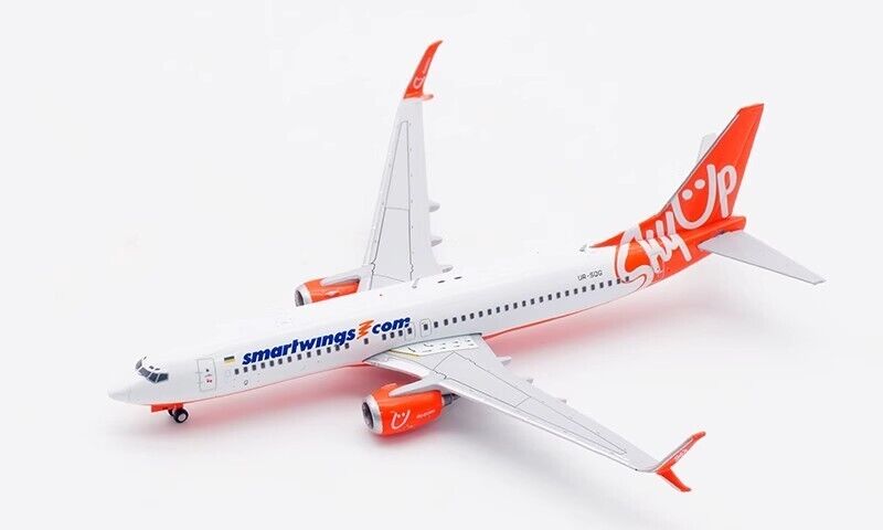 Boeing 737-800 SmartWings  UR-SQG "SkyUp Hybrid" livery;  1:400