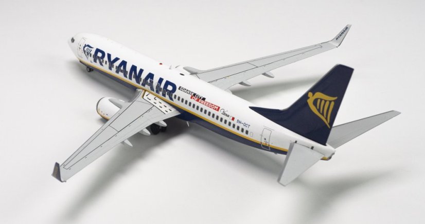 Ryanair/Malta Air Boeing 737-800 9H-QCT "Gdaňsk město svobody" livery;  1:200