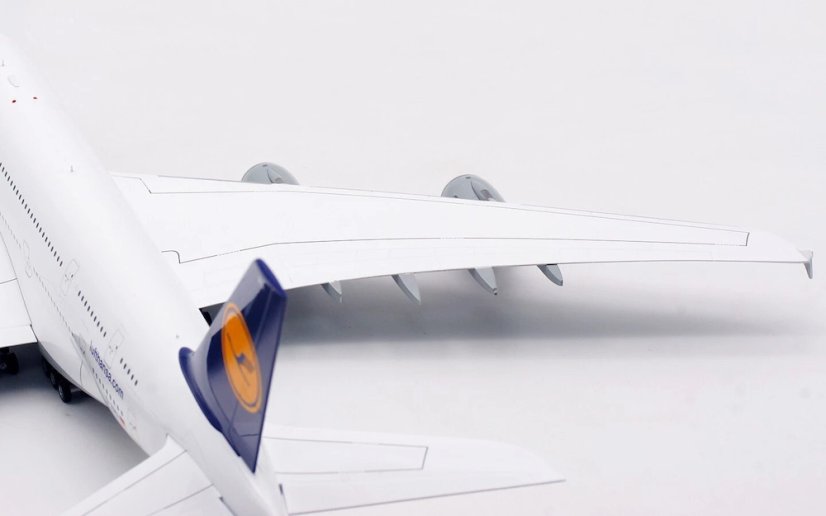 Airbus A380-800 Lufthansa D-AIMA;  1:200