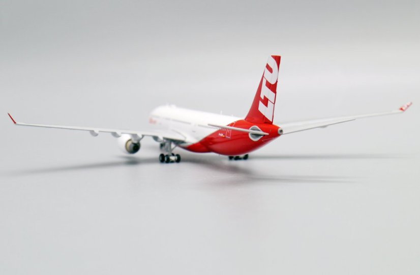 LH4208 09