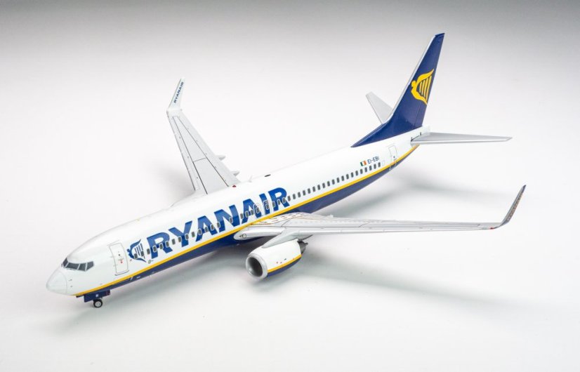 Boeing 737-800 Ryanair EI-EBI;  1:200