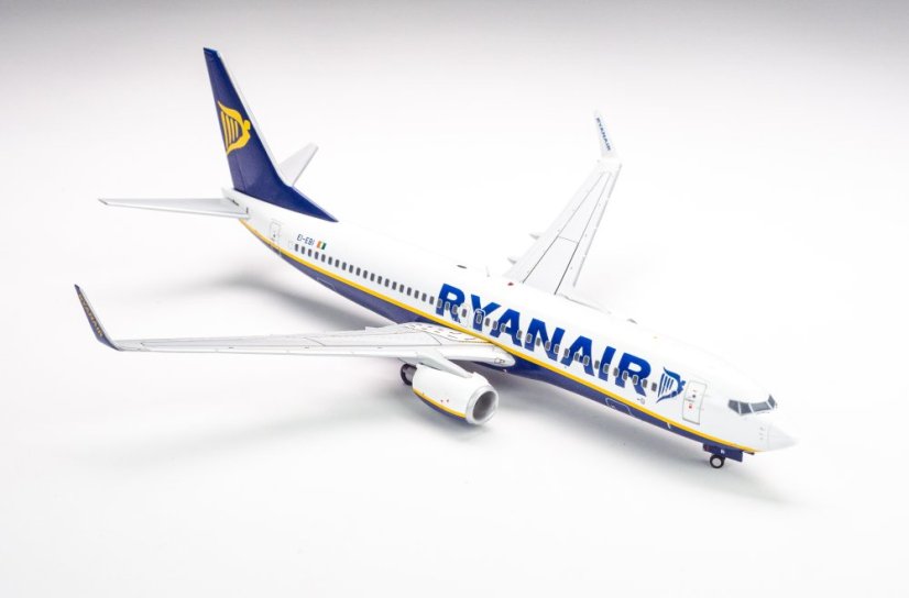 Boeing 737-800 Ryanair EI-EBI;  1:200