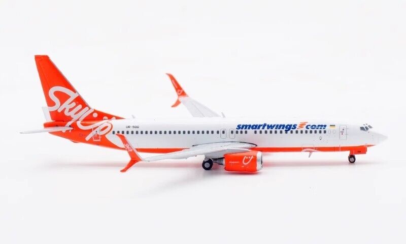 Boeing 737-800 SmartWings  UR-SQG "SkyUp Hybrid" livery;  1:400