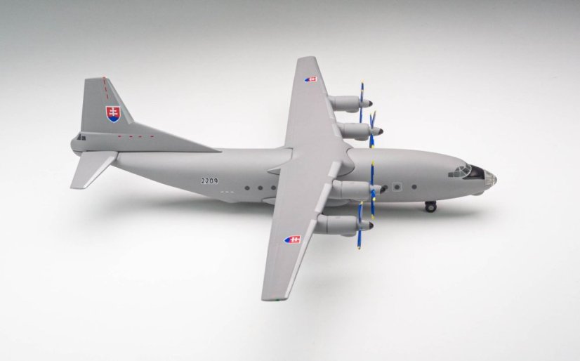 Antonov AN-12 Slovakia Air Force 2209;  1:200
