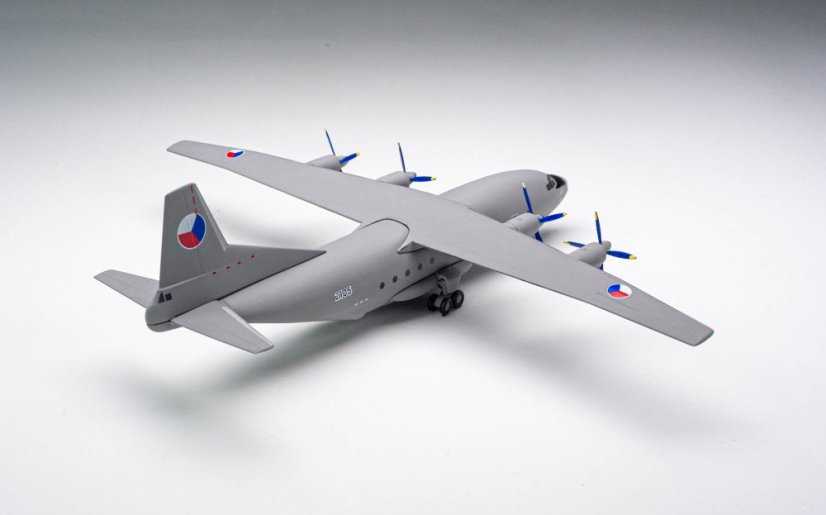 Antonov An-12 Czech Air Force 2105;  1:200