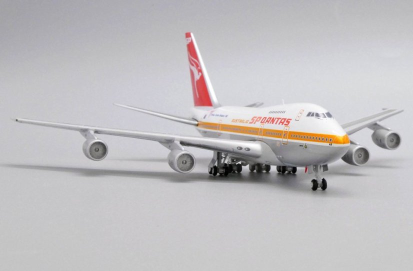 Boeing 747SP Qantas "Commonwealth Games 1982" livery VH-EAB